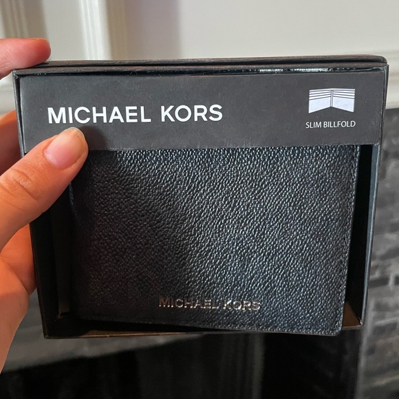 Michael Kors Men Jet Set Wallet - Picture 12 of 13